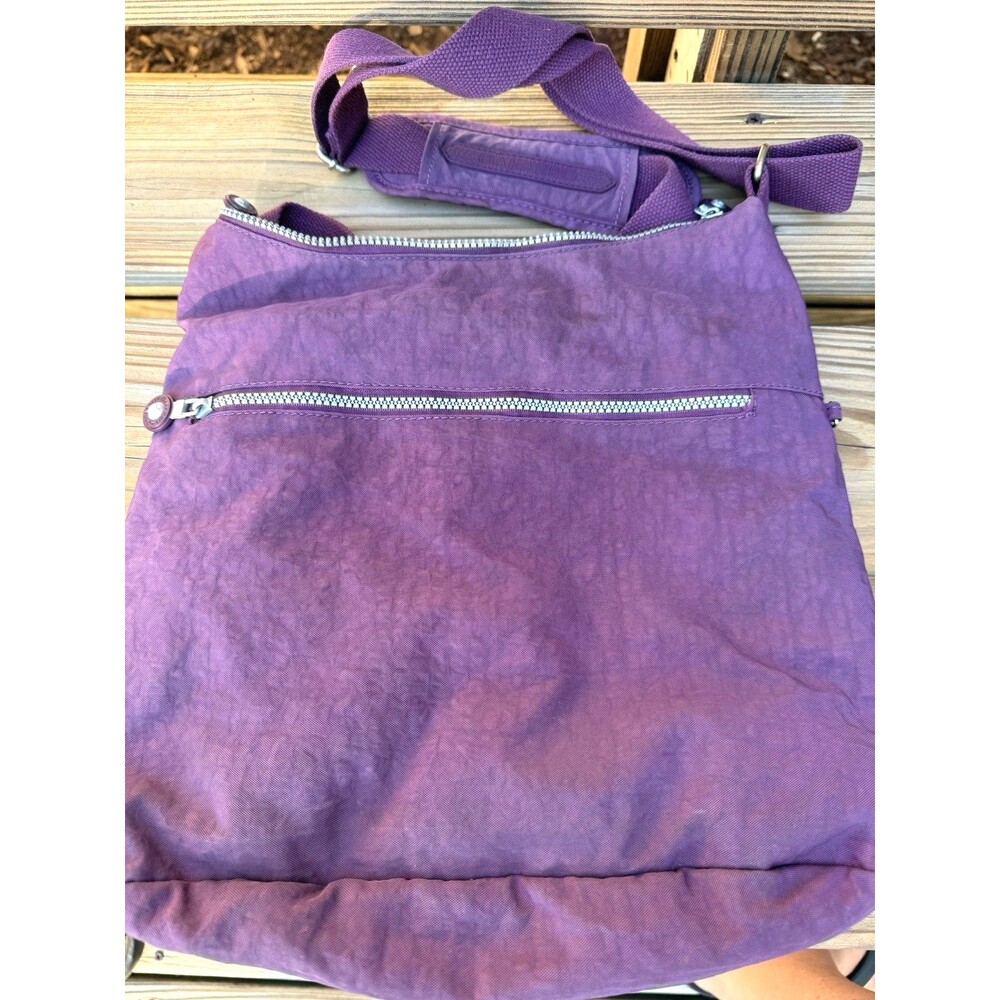 Women’s Oakarbo PURPLE Bag Crossbody Purse Lots Of Zippers Heavy Strap Nylon - Picture 6 of 6